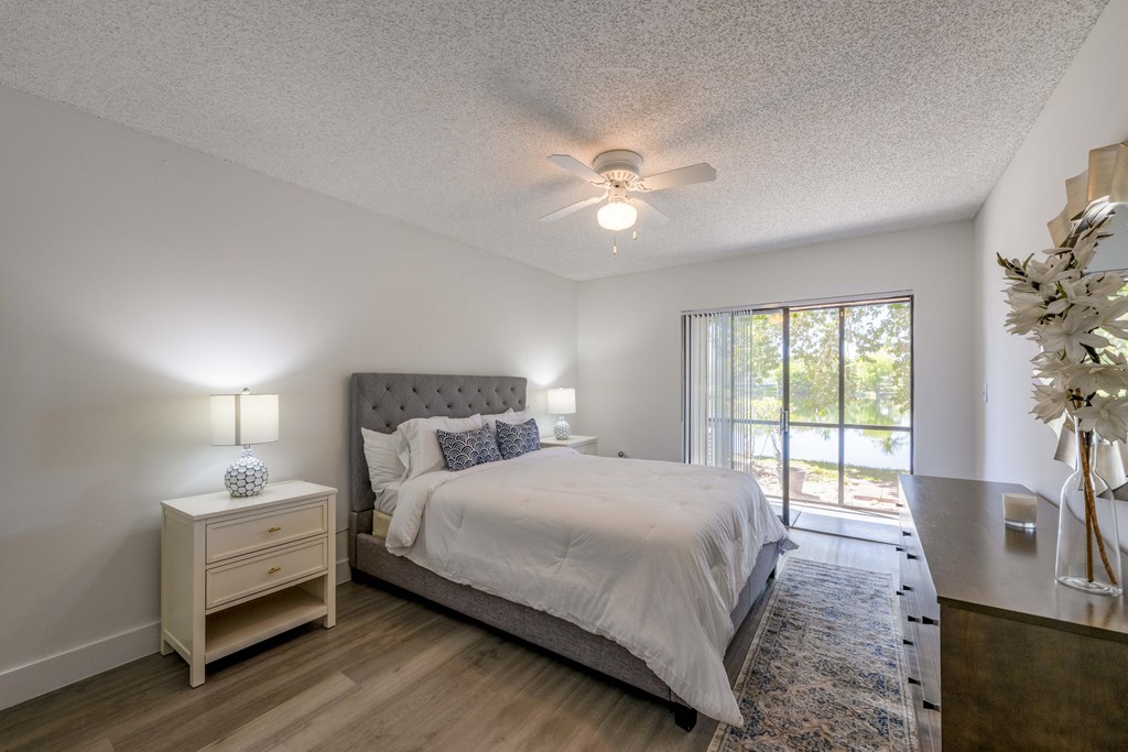 Pet-Friendly Apartments in Coconut Creek, FL – Waterview at Coconut Creek – white bedroom with a bed and a ceiling fan