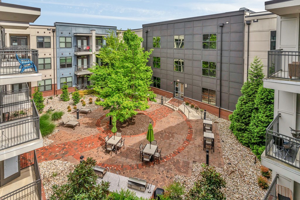 Apartments In Nashville for Rent - Octave Apartments - courtyard area with tables and chairs for relaxing