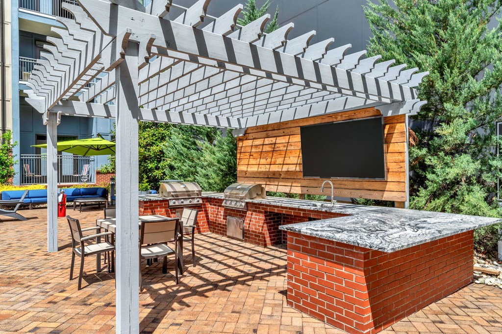 Pet-Friendly Apartments in Nashville, TN- Octave Apartments-  outdoor kitchen