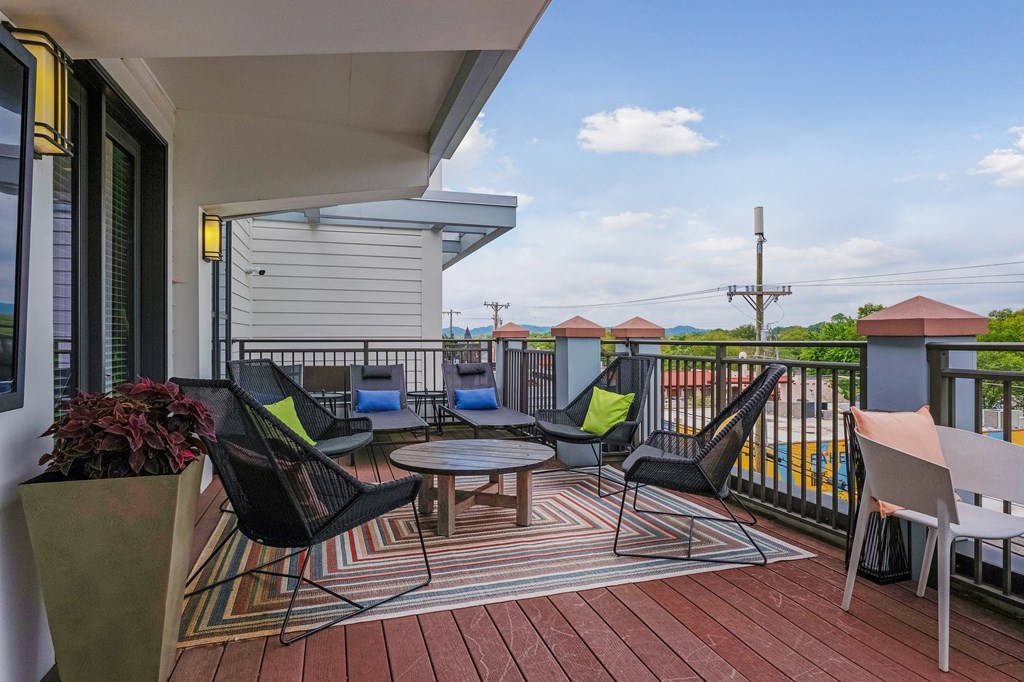 12 South Apartments - Nashville TN - Sundeck