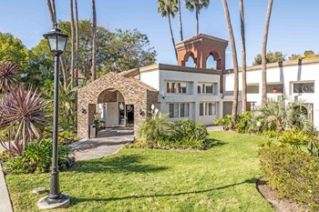 Beautiful landscaping San Clemente, CA Apartments - Exterior View of Rancho Del Mar Apartments Building Surrounded By Lush Landscaping - Photo Gallery 2