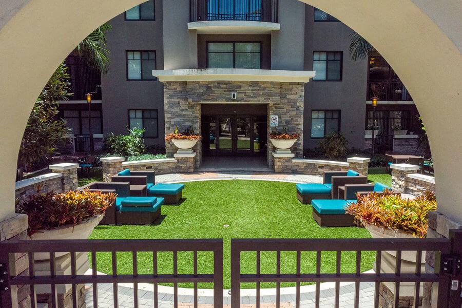 The Edge at Flagler Village Apartments in Fort Lauderdale, FL photo of courtyard with seating