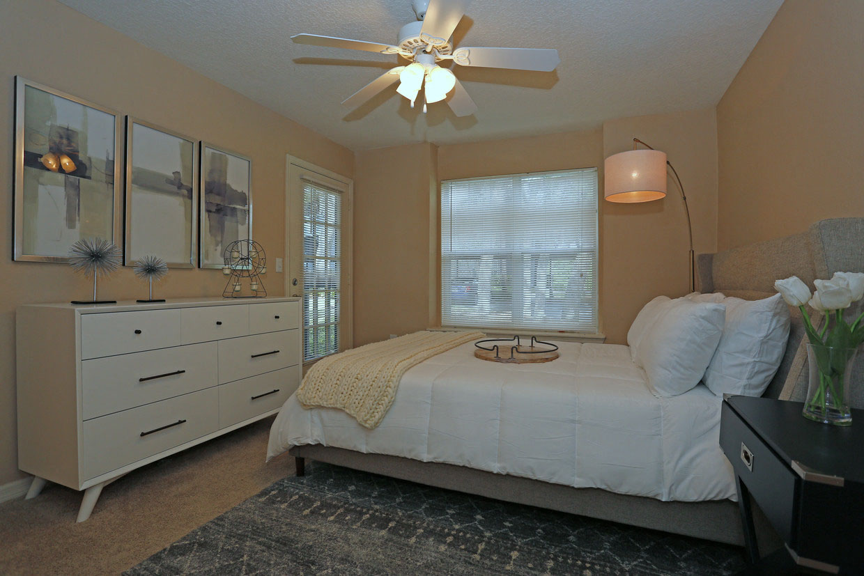 Stonegate Apartments in Palm Harbor, FL photo of bedroom