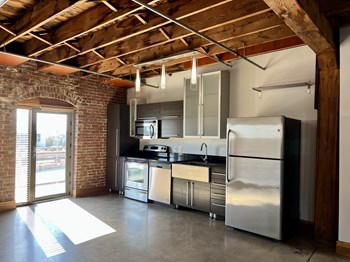 1004 Spruce Street 1-2 Beds Apartment, Loft for Rent - Photo Gallery 6
