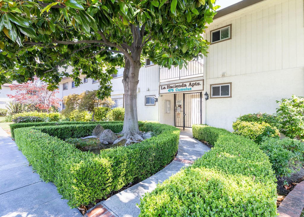 La Hacienda Apartments