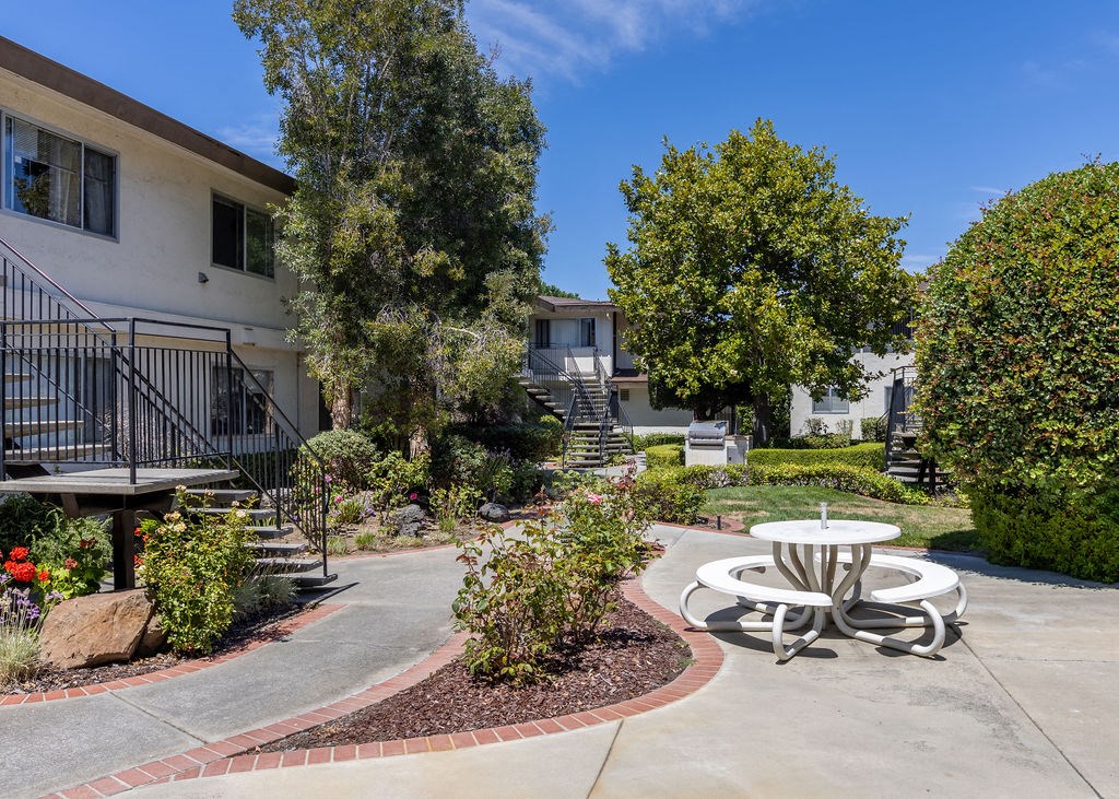 La Hacienda Apartments