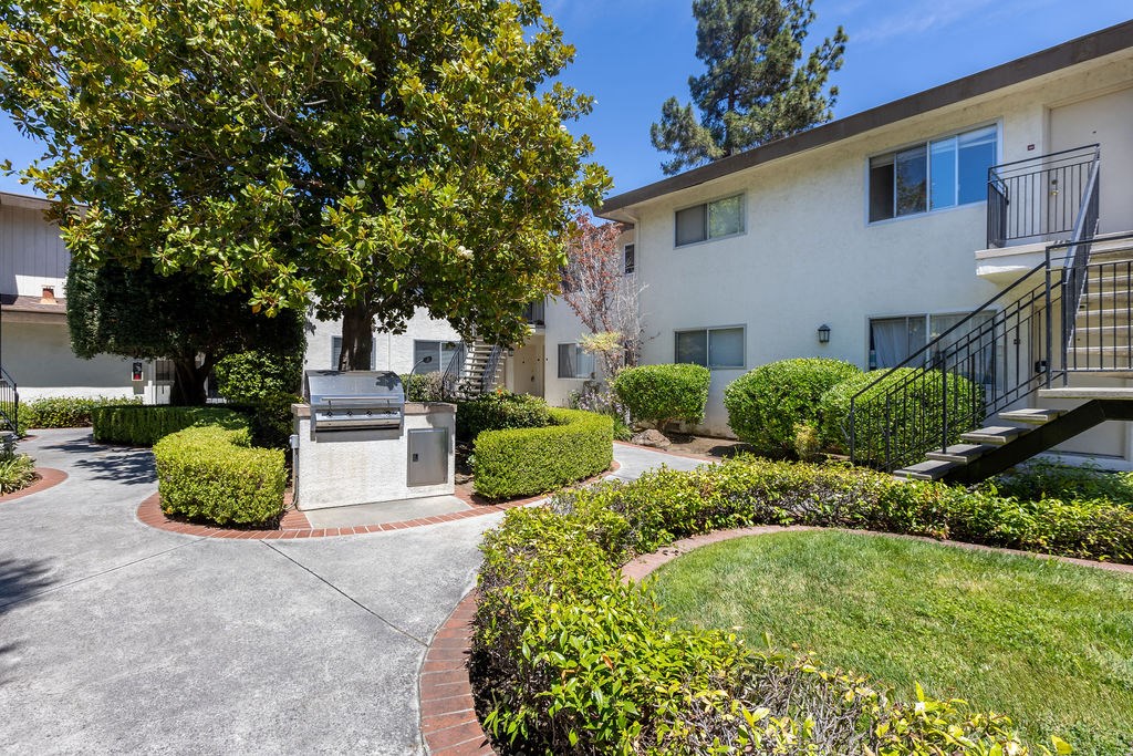 La Hacienda Apartments