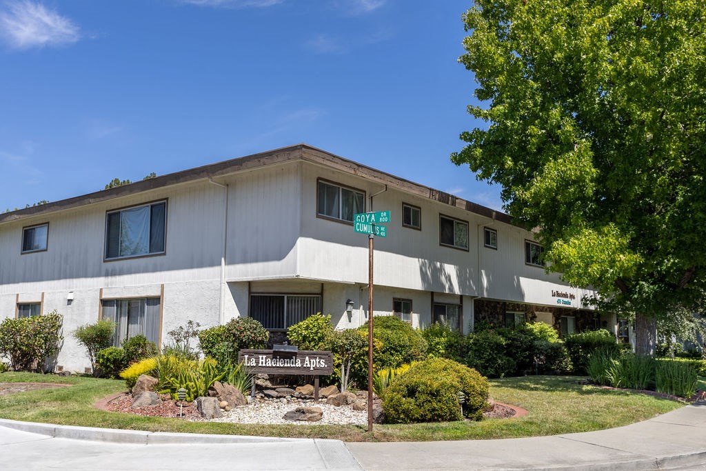 La Hacienda Apartments