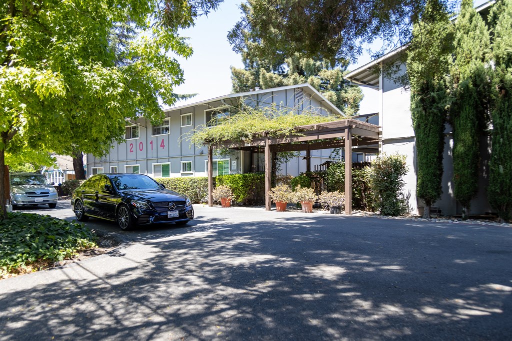 the building in which the hotel is located