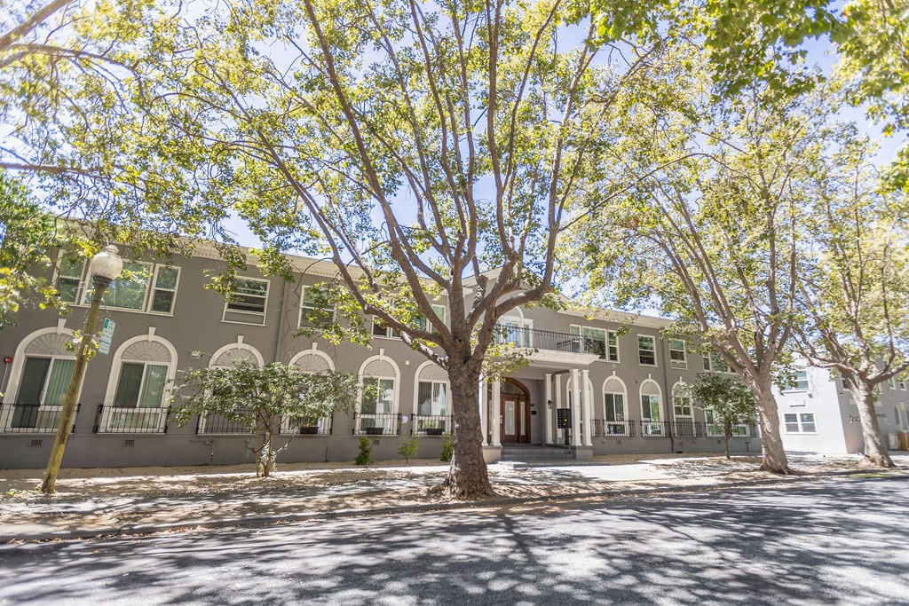 the building in which the hotel is located