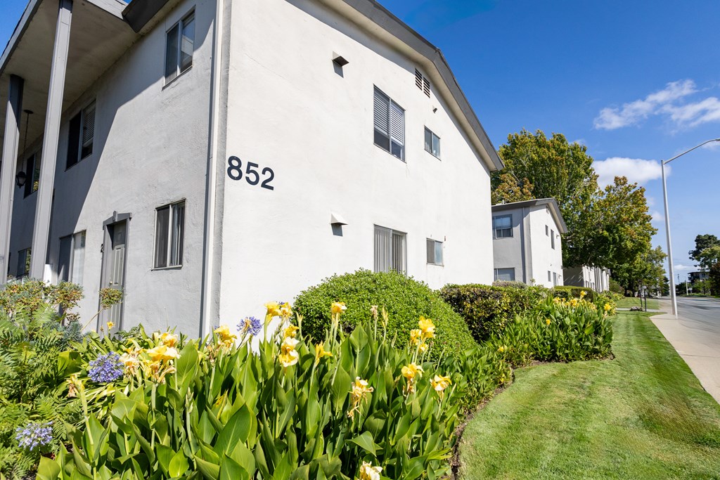 A white building with the number 852 on it.