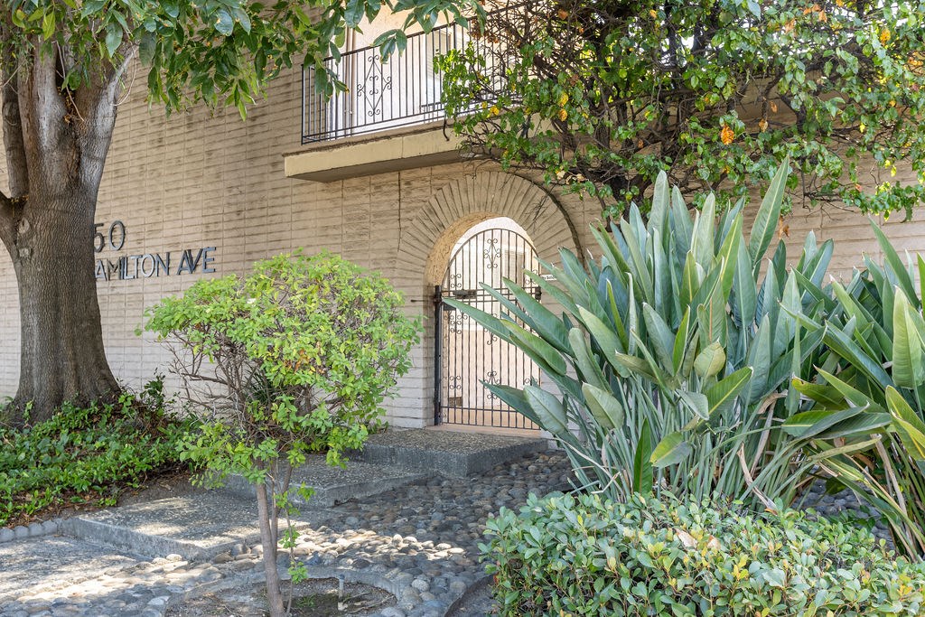 the building in which the apartment is located