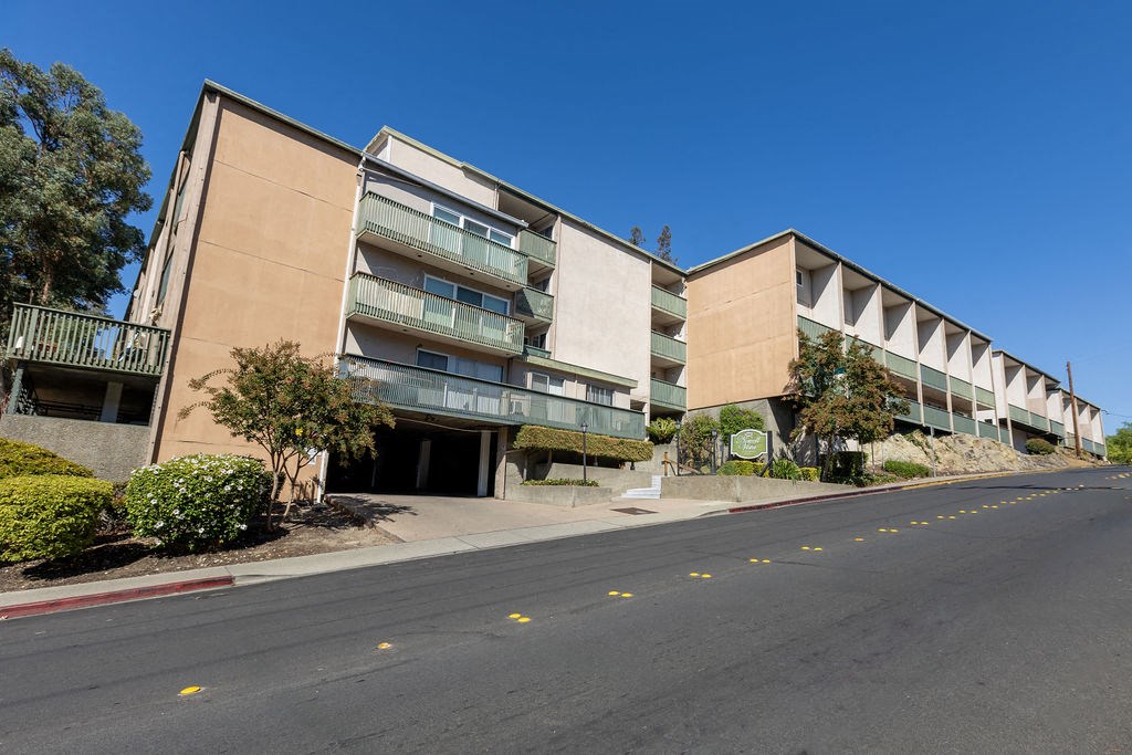Newell Vista Apartments