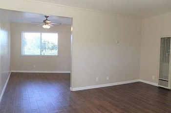 4515 Hamilton Ave. 1-2 Beds Apartment for Rent - Photo Gallery 4