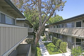 Upper courtyard view - Photo Gallery 6