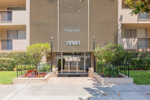 the building in which the apartment is located