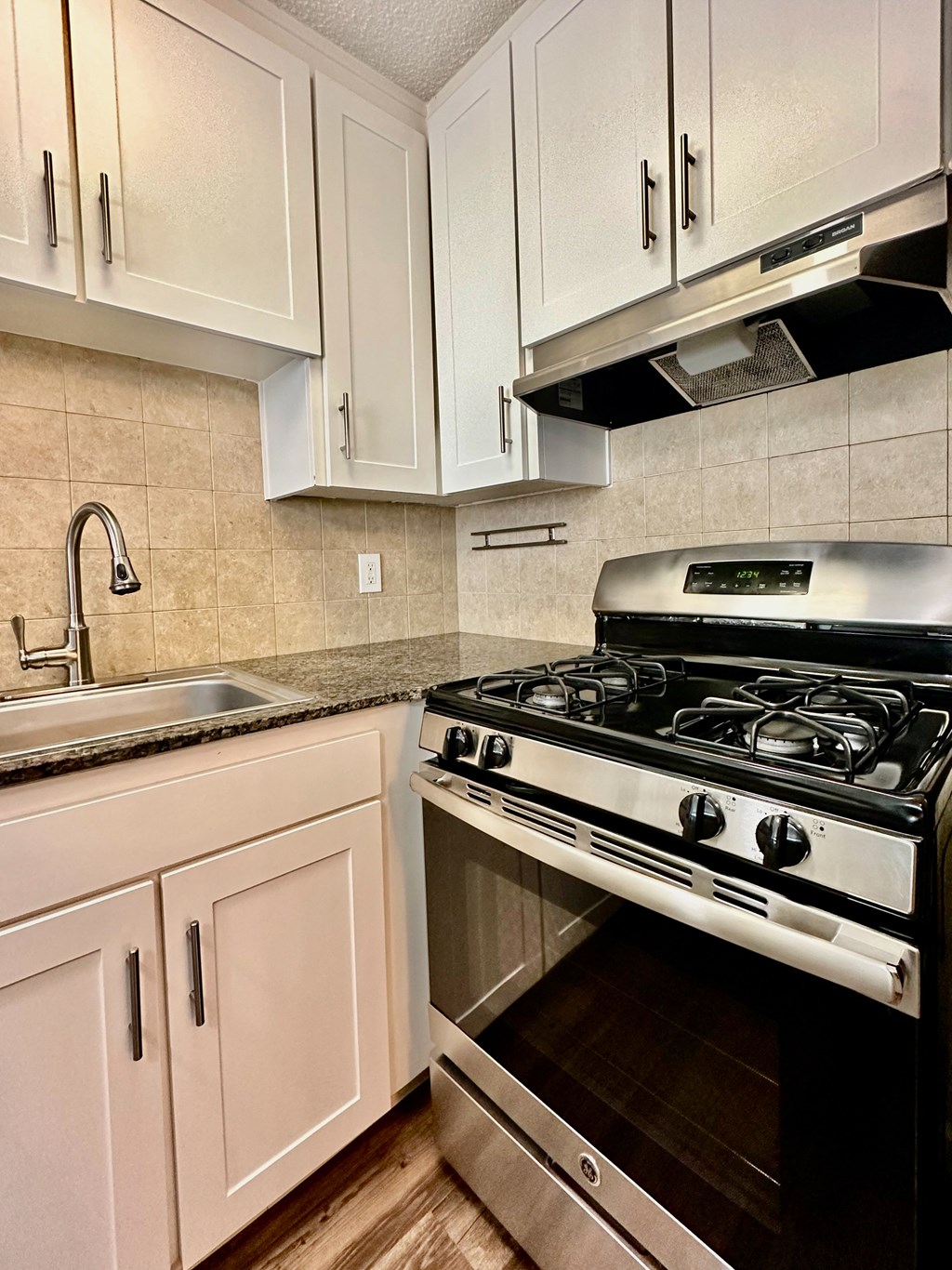 Lakeview Towers Apartments