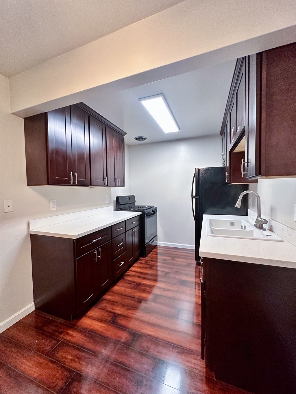 262 Mariposa Ave Apartments