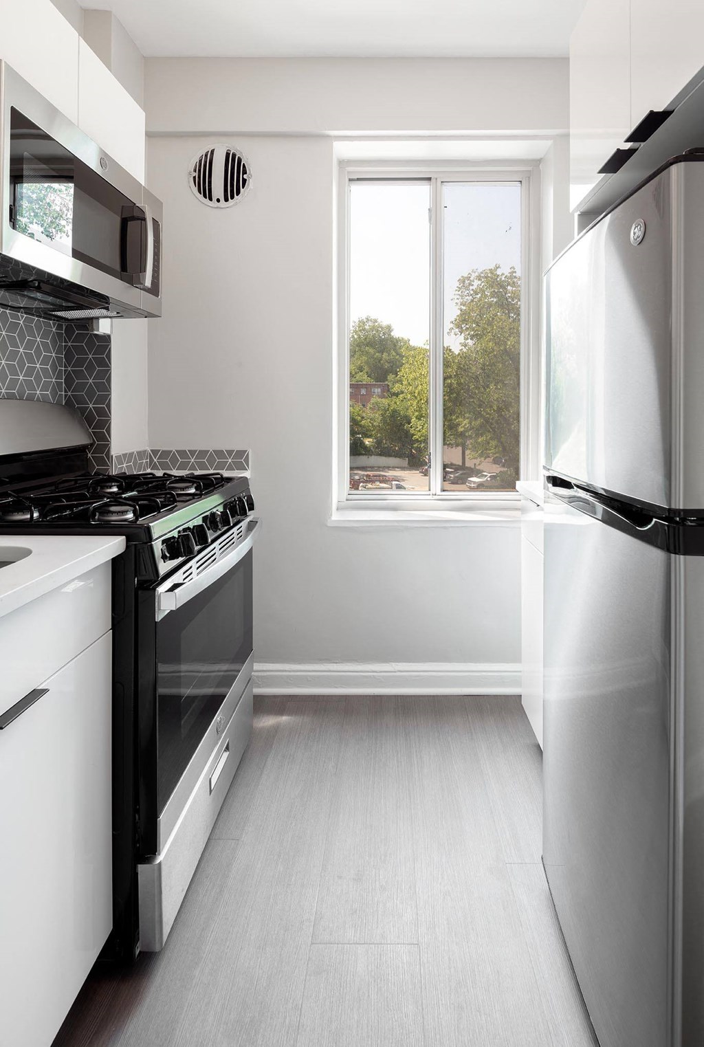 Studio kitchen at 1500 Arlington, Virginia, 22209