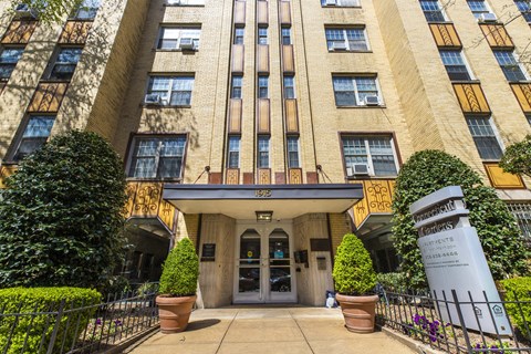 The image shows a tall building with a sign that reads "1915" on the front.