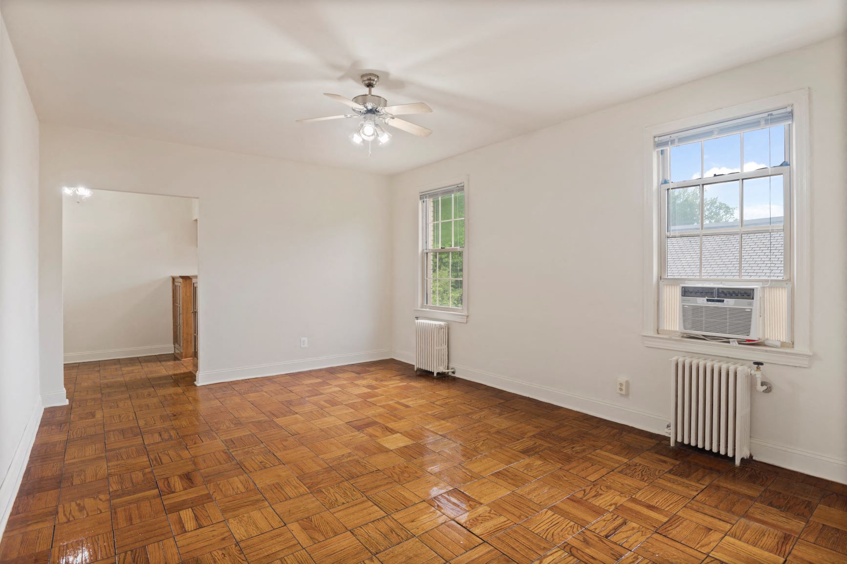 Living and dining at Park Crest Apartments in Washington D.C. 20007