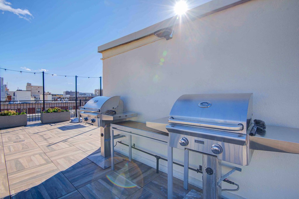 bbq facilities available to guests at the paddock club murfreesboro luxury apartment