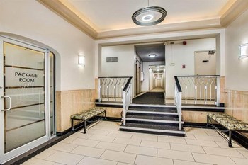 Lobby and Package Room at The York and Potomac Park, Washington - Photo Gallery 21