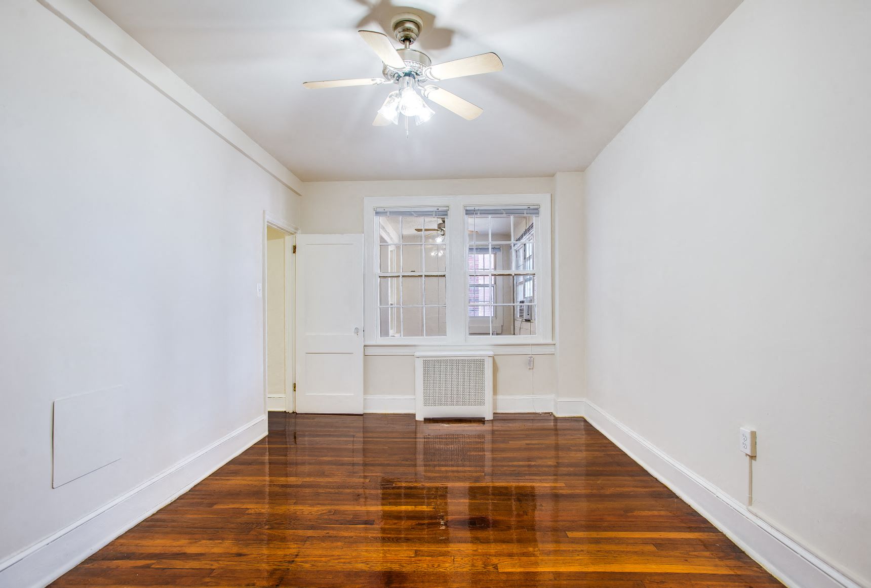 Bedroom at Paramount, Washington, 20011