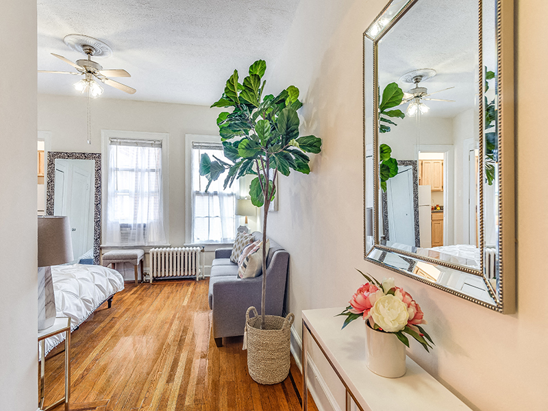 Studio apartment at Highview and Castle Manor, Washington, DC, 20009