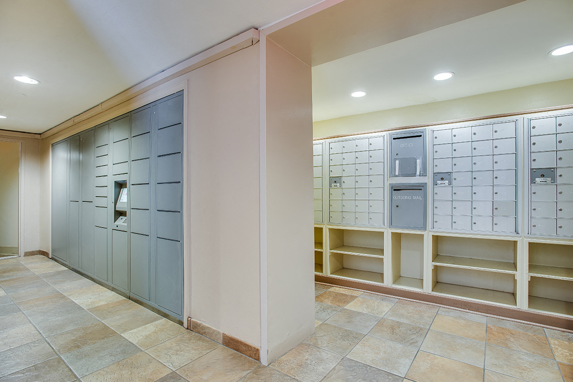 Package lockers at Diplomat, Washington