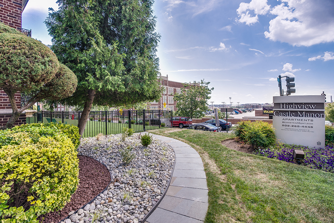 Building exterior at Highview and Castle Manor, Washington