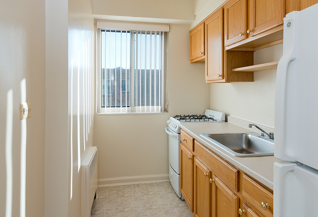 Kitchen with classic appliances at Idaho Terrace, Washington, Washington