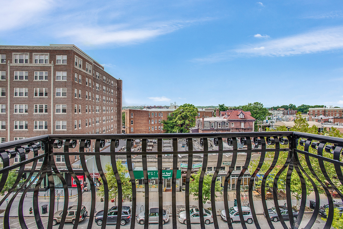 Apartment balcony at Kalorama Park, Washington, DC 20009