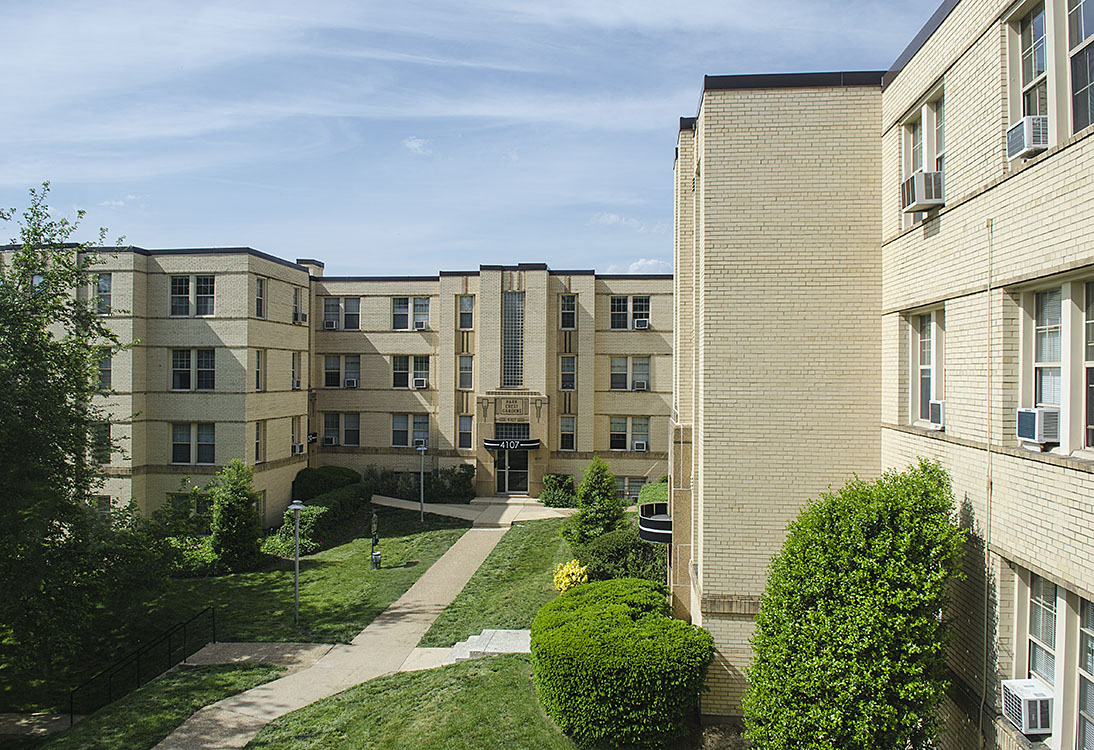 Building exterior at Park Crest Apartments in Washington D.C. 20007