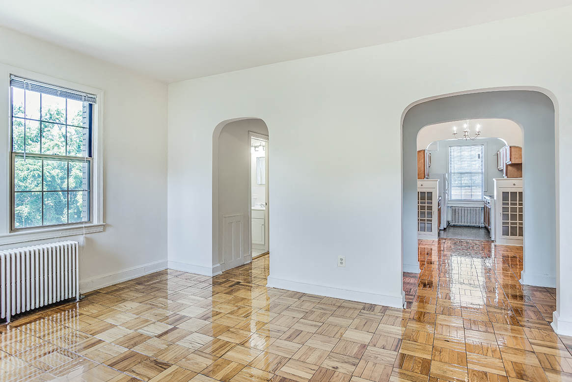 Living and dining room at Park Crest Apartments in Washington D.C. 20007