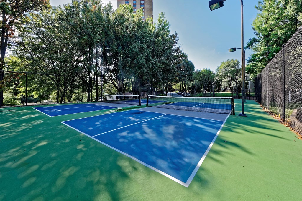 tennis courts at the enclave at woodbridge apartments in sugar land, tx