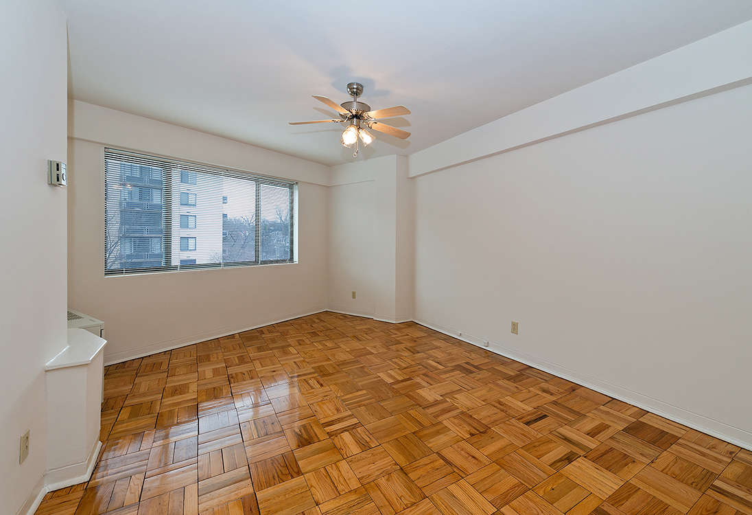 Bedroom at Livingston, Washington, DC