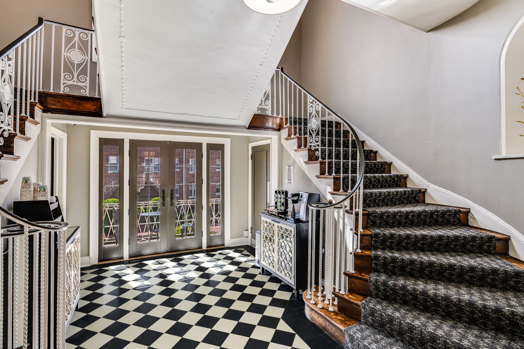 Lobby  at Kew Gardens, Washington, Washington