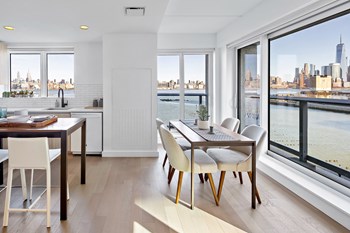 furnished dining room with Manhattan view - Photo Gallery 7