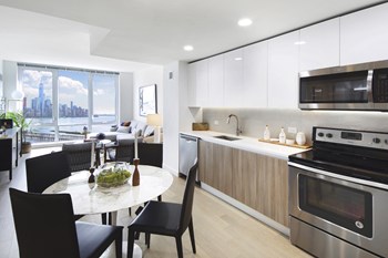121 Town Square Place Studio-3 Beds Apartment for Rent - Photo Gallery 9