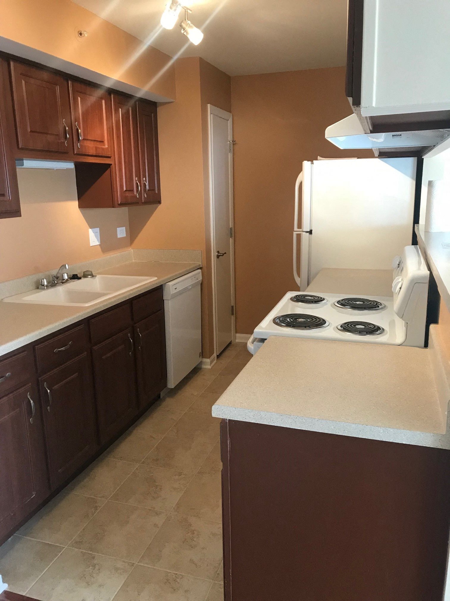 Photos and Video of Ashton Condominiums in Arlington Heights, IL