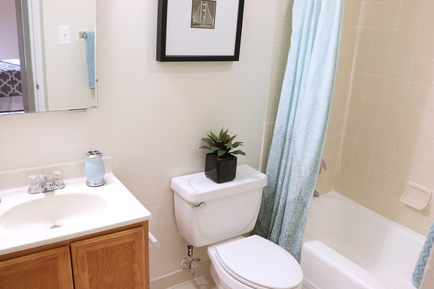 Spacious Bathroomsat Calvert House Apartments, Washington, Washington
