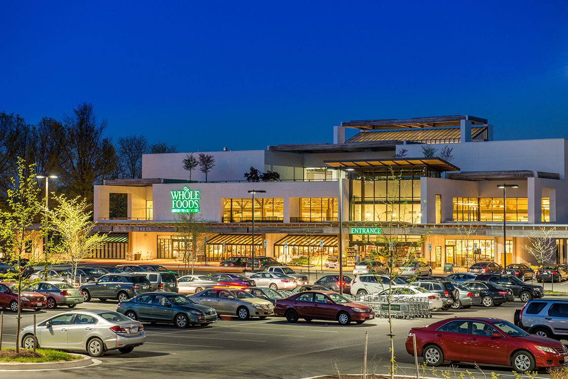 Lake Front Shopping and Dining at Columbia Town Center, Columbia, MD,21044
