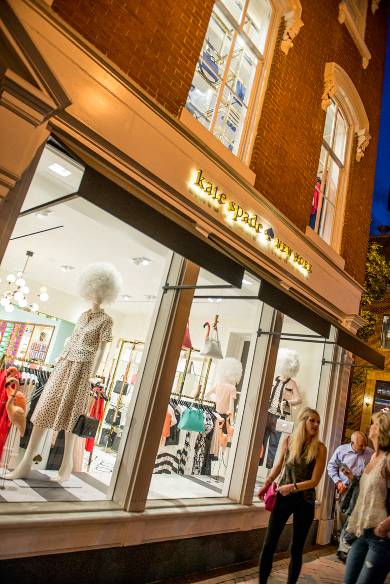 Enjoy Numerous Shopping And Dining at 2400 Pennsylvania Avenue Apartments, Washington, DC,20037