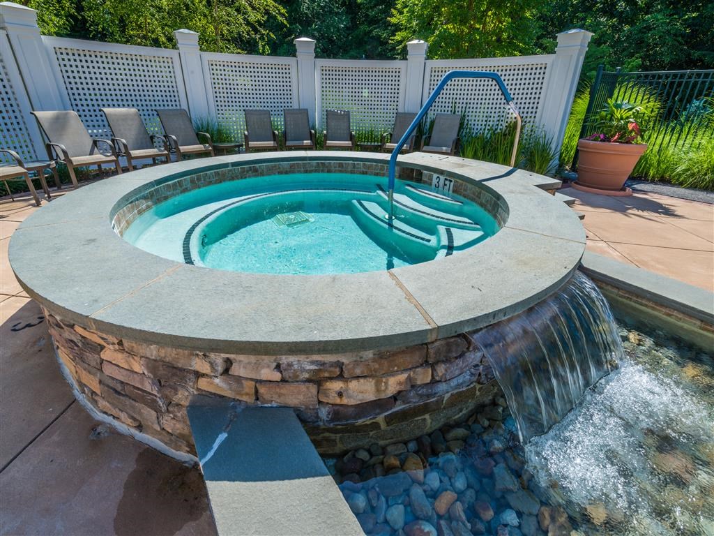 Sparkling Swimming Pool With Hot Tub at Evergreens at Columbia Town Center, Columbia, MD