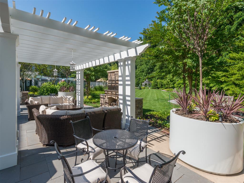 Outdoor Seating and Grilling Area at Evergreens at Columbia Town Center, Columbia, MD 21044