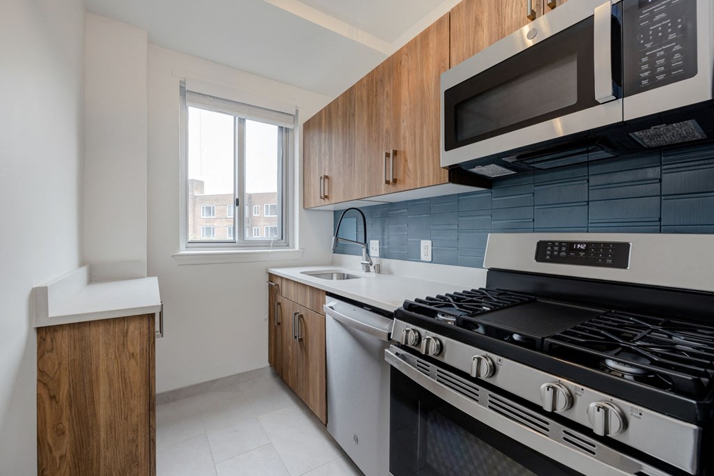 Quebec House studio renovated - new appliances and cabinets