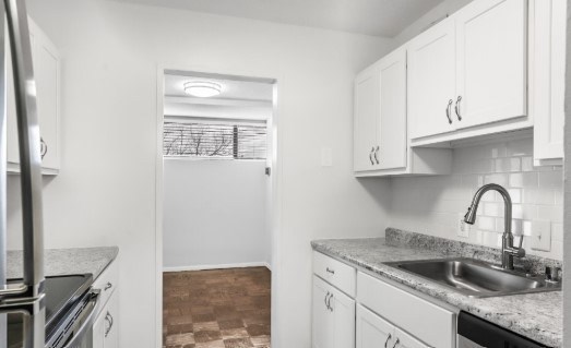 Kitchen Sink With Faucet at Calvert House Apartments, Washington