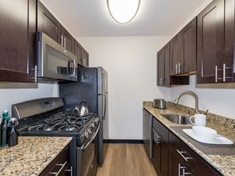 925 25Th Street NW Studio-1 Bed Apartment for Rent - Photo Gallery 1