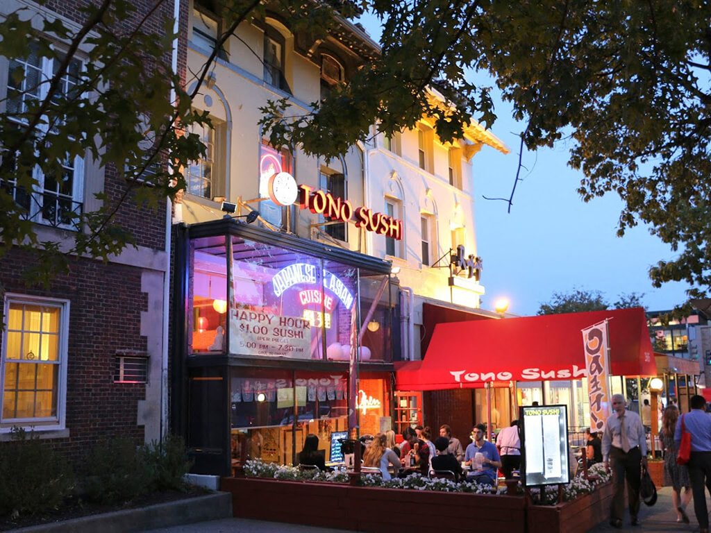Apartments near dining in Woodley Parkat Calvert House Apartments, Washington, Washington